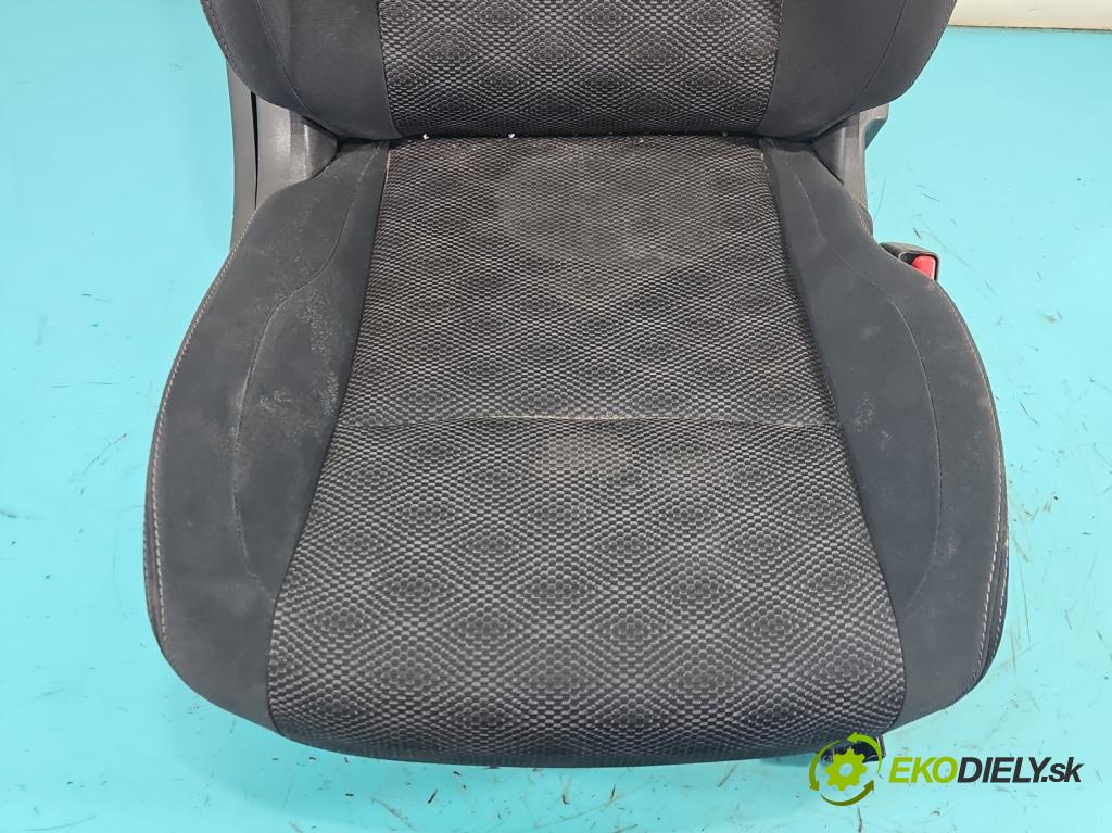 Nissan Qashqai II J11 2013-2021 1.6 dci 131 HP manual 96 kW 1598 cm3 5- Sedačka pravý  (Sedadlo)