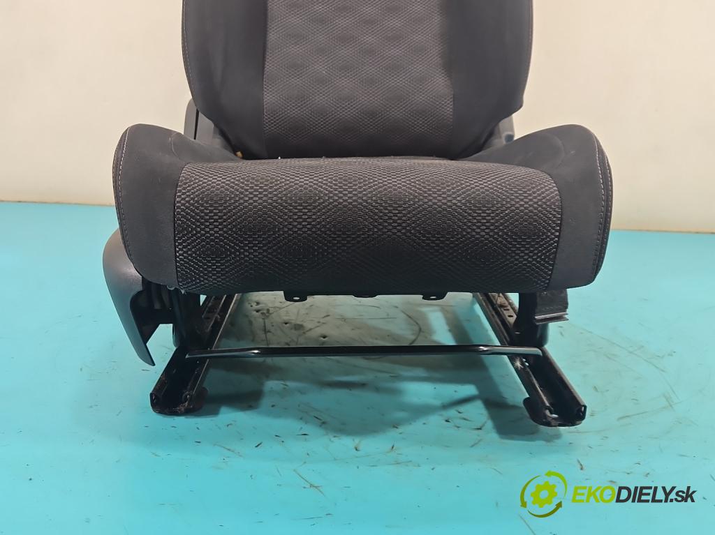 Nissan Qashqai II J11 2013-2021 1.6 dci 131 HP manual 96 kW 1598 cm3 5- Sedačka pravý  (Sedadlo)