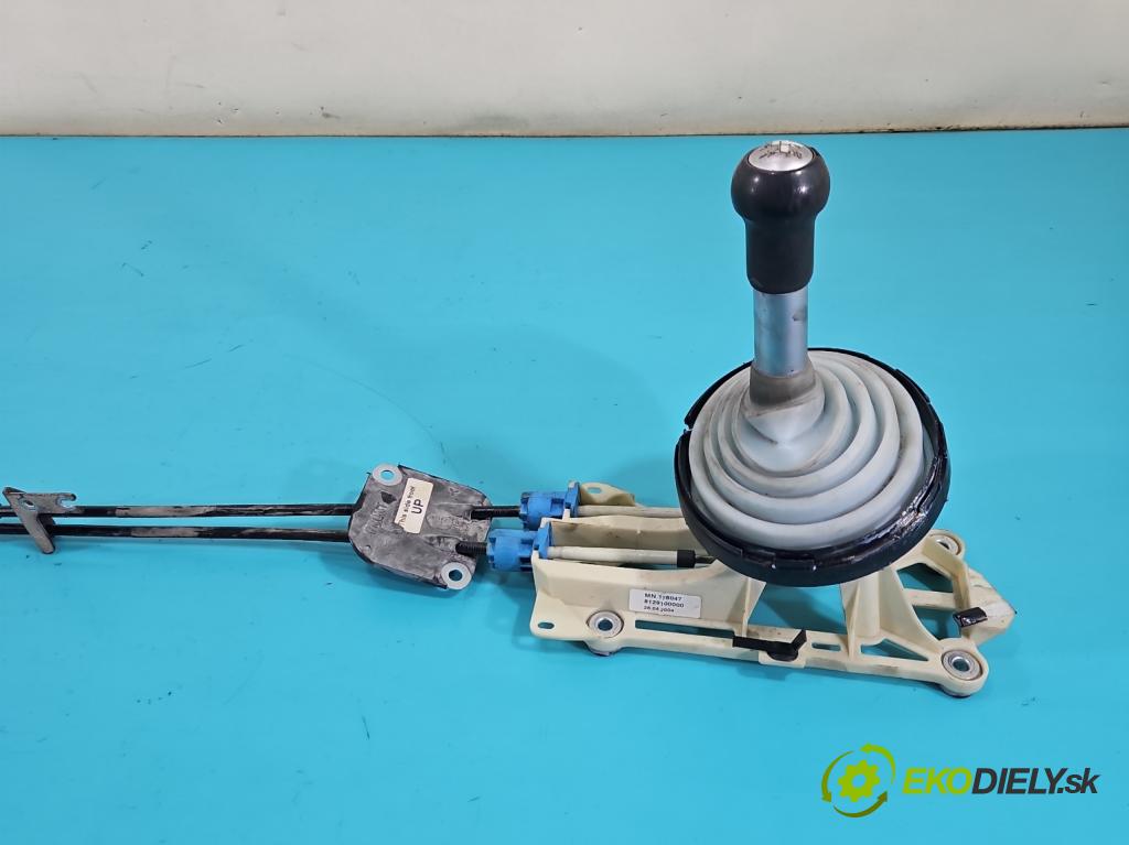 Mitsubishi Colt Z30 VI 2004-2012 1.3 16V 95 HP manual 70 kW 1332 cm3 5- Páka: Změny: stupeň,rýchlosť MN178047 (Rýchlostná páka (kulisa))