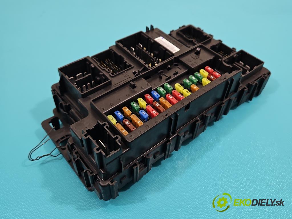 Ford Mondeo Mk5 2014-2022 2.0 tdci 179KM automatic 132 kW 1997 cm3 5- skříňka pojistková GU5T-15604 (Pojistková skříňka)