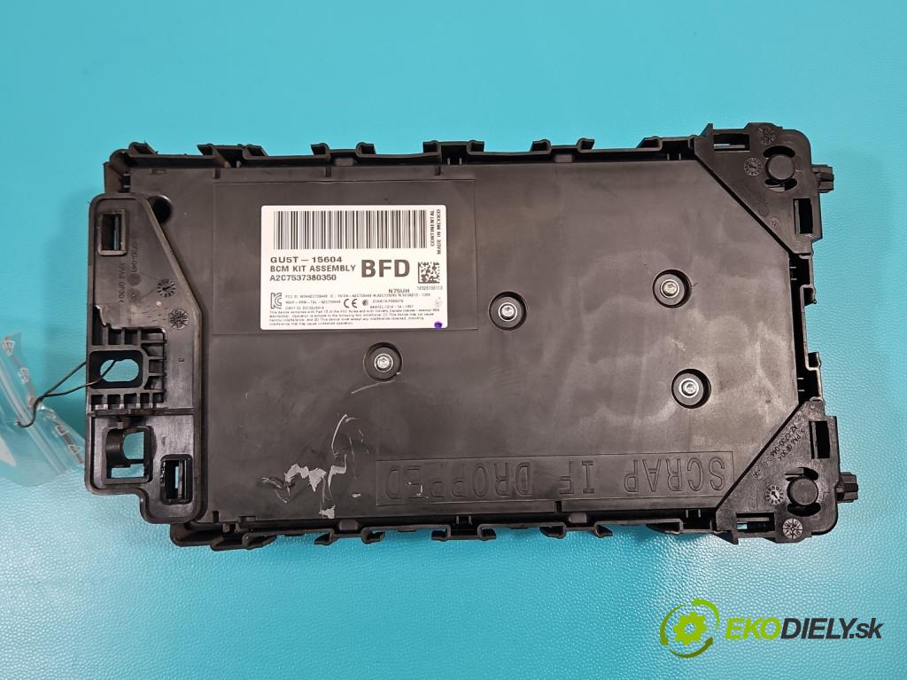 Ford Mondeo Mk5 2014-2022 2.0 tdci 179KM automatic 132 kW 1997 cm3 5- skříňka pojistková GU5T-15604 (Pojistková skříňka)