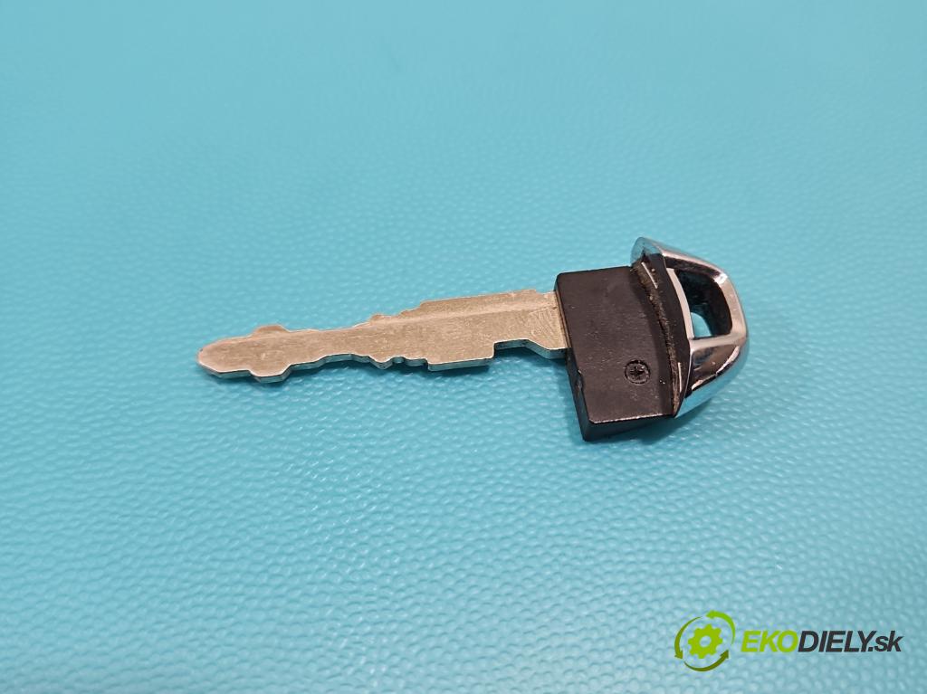 Suzuki SX4 S-Cross 2013-2021 1.6 16V 120 hp manual 88 kW 1586 cm3 5- klika přední levé  (Vnější přední levá klika dveří)