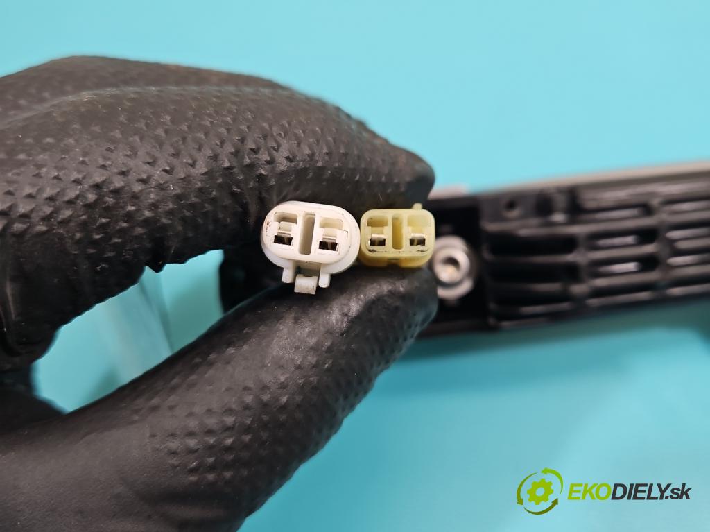 Suzuki SX4 S-Cross 2013-2021 1.6 16V 120 hp manual 88 kW 1586 cm3 5- klika přední levé  (Vnější přední levá klika dveří)