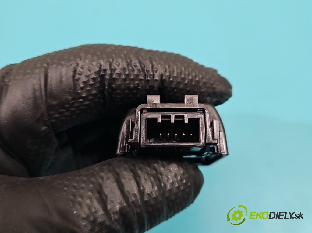 Suzuki SX4 S-Cross 2013-2021 1.6 16V 120 HP manual 88 kW 1586 cm3 5- snímač déšť: (Snímač dažďa)