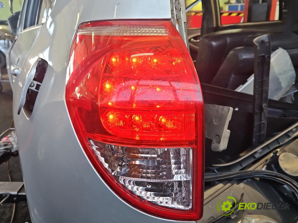 Toyota Rav4 III 2005-2012 2.2 D4D 136hp manual 100 kW 2231 cm3 5- světlo zadní levé  (Klika dveří ostatní)
