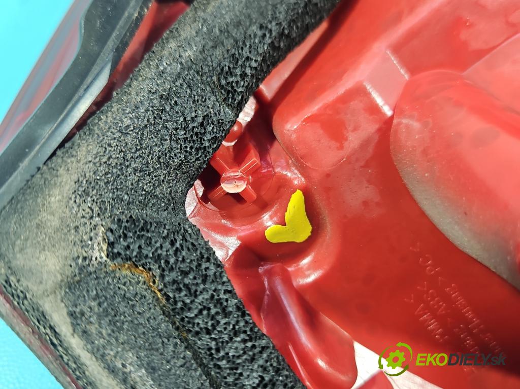 Toyota Rav4 III 2005-2012 2.2 D4D 136hp manual 100 kW 2231 cm3 5- světlo zadní pravé  (Klika dveří ostatní)