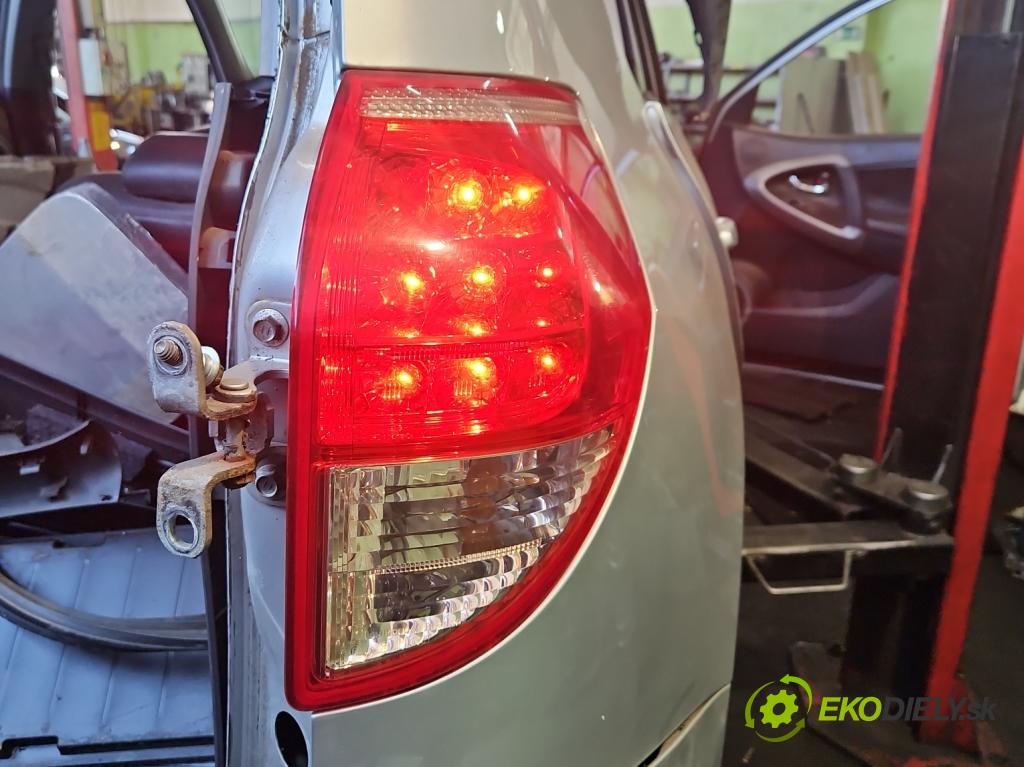 Toyota Rav4 III 2005-2012 2.2 D4D 136hp manual 100 kW 2231 cm3 5- světlo zadní pravé  (Klika dveří ostatní)
