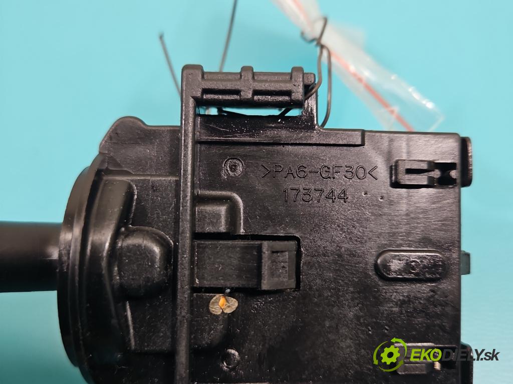 Suzuki Swift Mk6 2005-2010 1.3 16V 92 HP manual 67.5 kW 1328 cm3 5- prepínač smeroviek 173744 (Prepínacie páčky pod volantom)