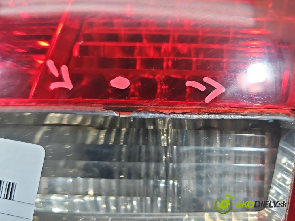 Audi A8 D3 2002-2009 3.0 tdi 232KM automatic 171 kW 2967 cm3 4- světlo zadní pravé 4E0945094C (Klika dveří ostatní)