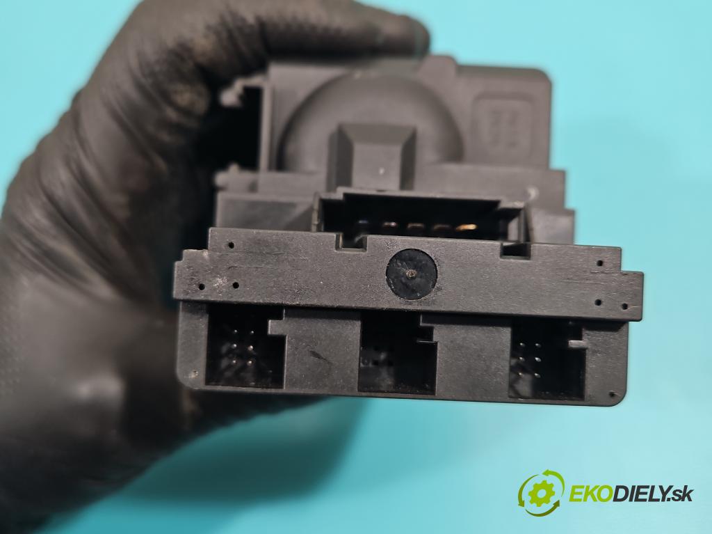 Vw Crafter 2006-2016 2.5 tdi 109 HP manual 80 kW 2461 cm3 4- Spínačka 9065452608 (Spínacia skrinka)