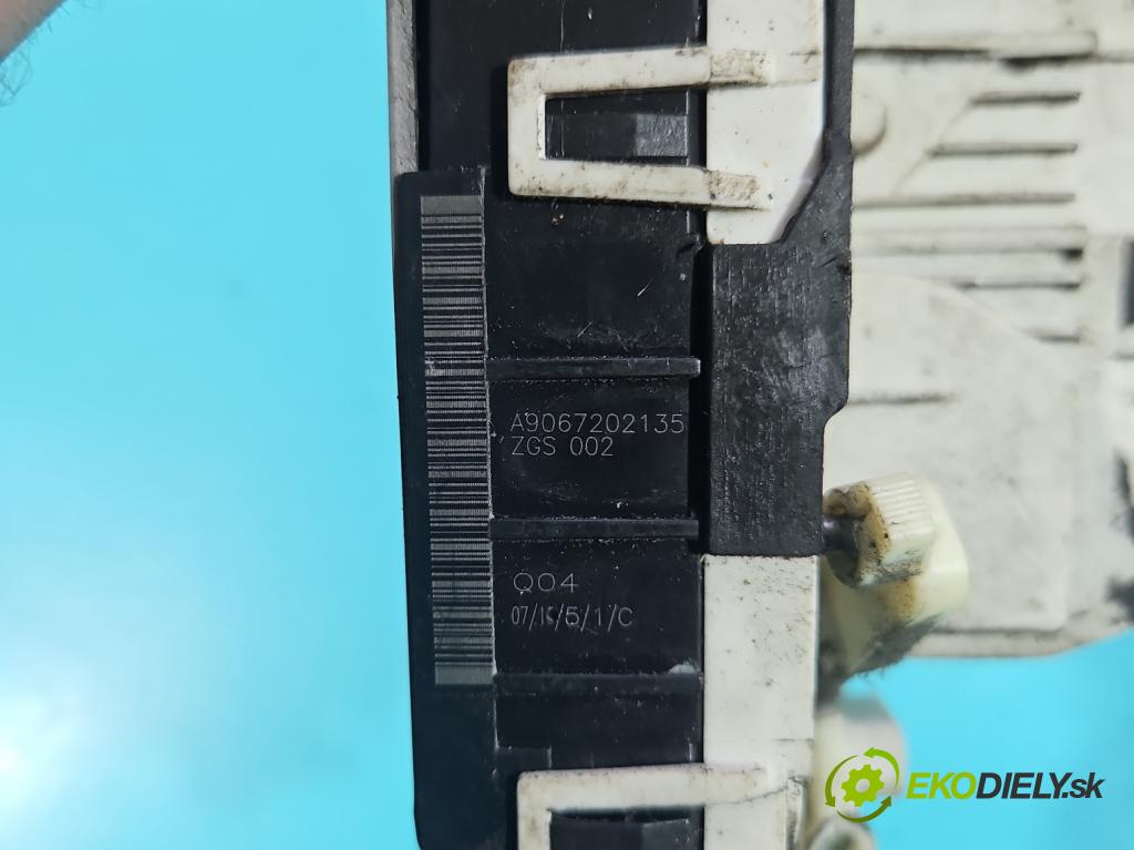 Vw Crafter 2006-2016 2.5 tdi 109 hp manual 80 kW 2461 cm3 4- zámek přední levý A9067202135