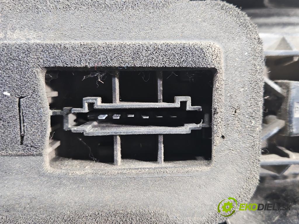 Vw Crafter 2006-2016 2.5 tdi 109 hp manual 80 kW 2461 cm3 4- světlo zadní levé (Klika dveří ostatní)