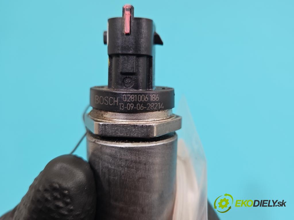 Nissan Qashqai II J11 2013-2021 1.6 dci 131 HP manual 96 kW 1598 cm3 5- lišta vstrekovacia H8201044829 (Vstrekovacia lišta)