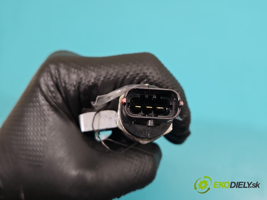 Nissan Qashqai II J11 2013-2021 1.6 dci 131 HP manual 96 kW 1598 cm3 5- lišta vstrekovacia H8201044829 (Vstrekovacia lišta)