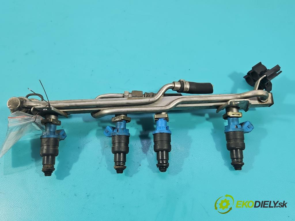 Vw Passat B5 1995-2005 1.6 8V 101 HP manual 74 kW 1595 cm3 4- vstrek 06B133551L (Vstrekovač paliva)