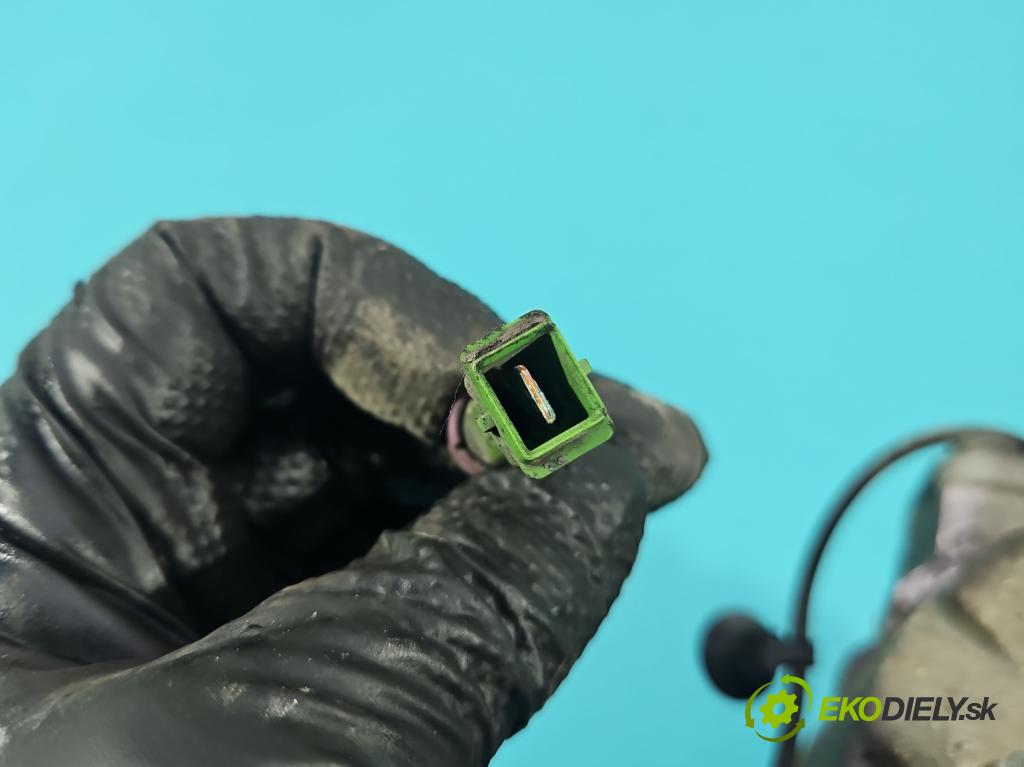 Vw Passat B5 1995-2005 1.6 8V 101 HP manual 74 kW 1595 cm3 4- Kompresor: klimatizácie 8D0260808 (Kompresor klimatizácie)