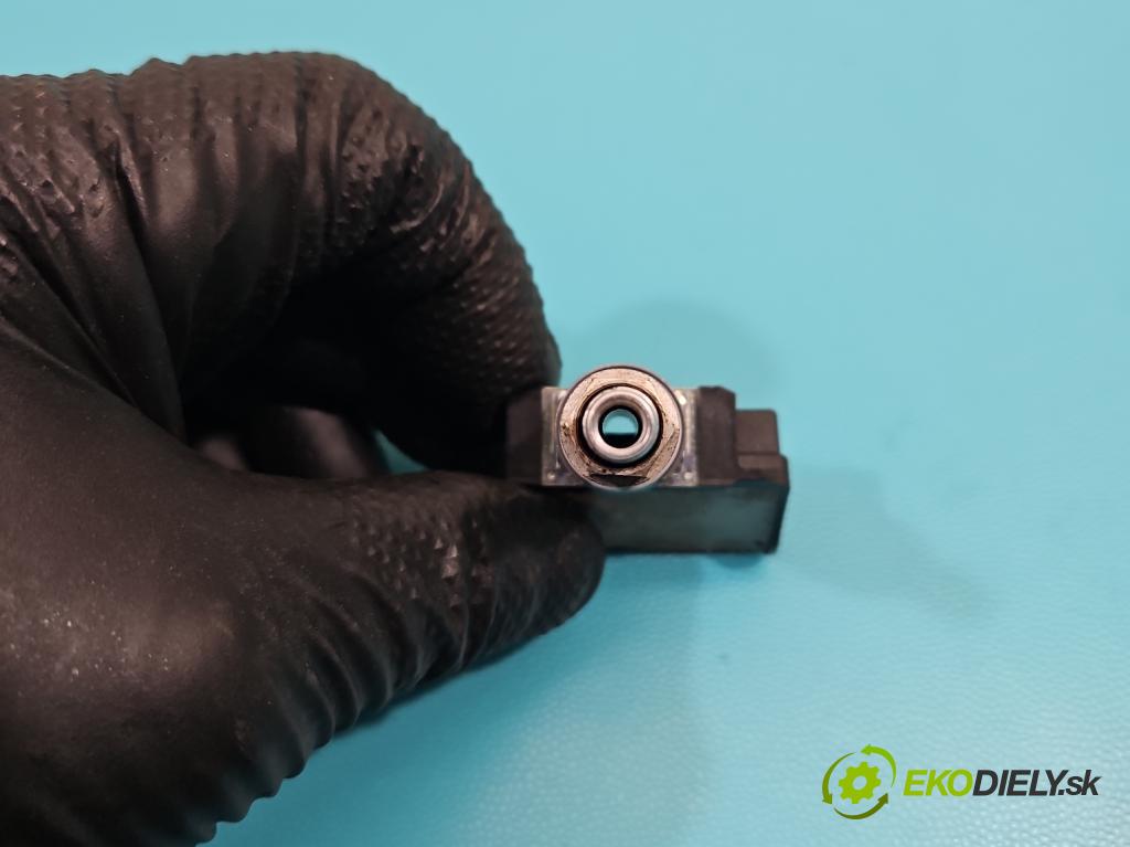 Suzuki SX4 S-Cross 2013-2021 1.6 16V 120 hp manual 88 kW 1586 cm3 5- snímač tlaku pneumatika S180052024D (Snímač tlaku v pneumatice)