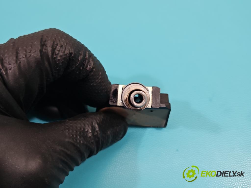 Suzuki SX4 S-Cross 2013-2021 1.6 16V 120 hp manual 88 kW 1586 cm3 5- snímač tlaku pneumatika S180052024D (Snímač tlaku v pneumatice)