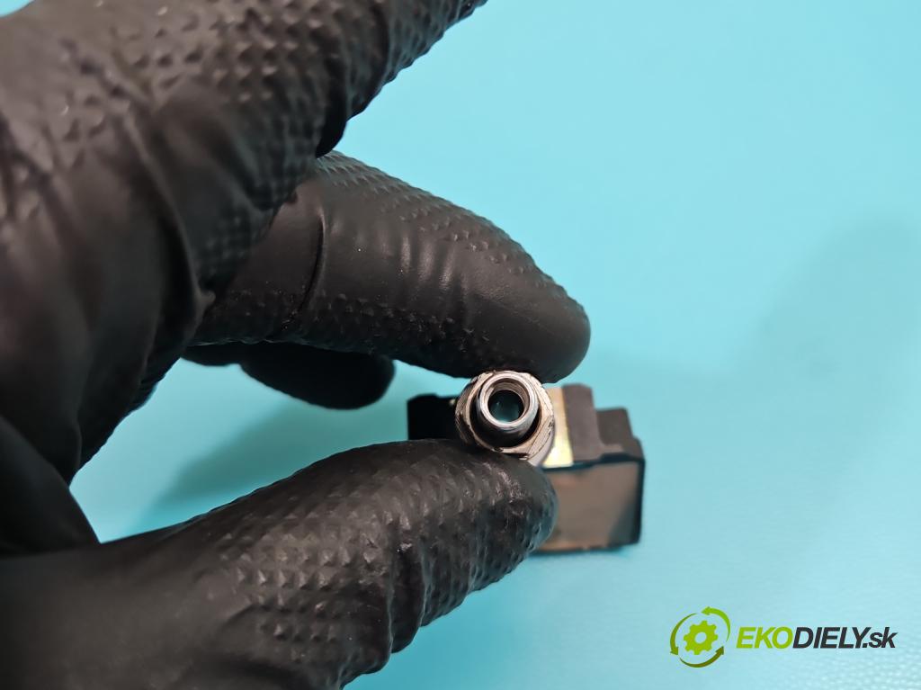 Suzuki SX4 S-Cross 2013-2021 1.6 16V 120 hp manual 88 kW 1586 cm3 5- snímač tlaku pneumatika S180052024D (Snímač tlaku v pneumatice)