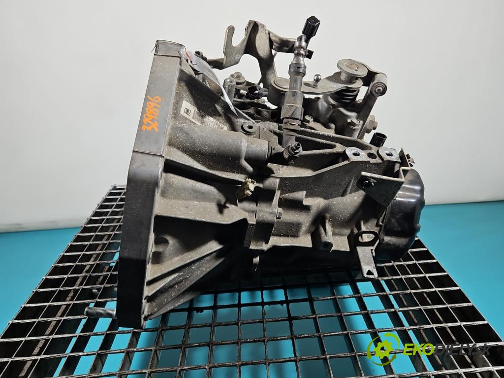 Suzuki SX4 S-Cross 2013-2021 1.6 16V 120 hp manual 88 kW 1586 cm3 5- převodovka stupňová manual ZMD