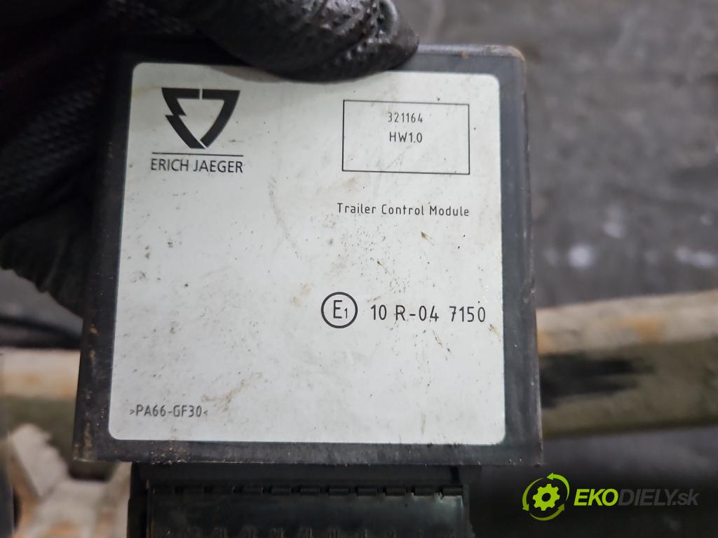 Nissan Qashqai II J11 2013-2021 1.6 dci 131 hp manual 96 kW 1598 cm3 5- oko tažné  (Tažné zařízení)