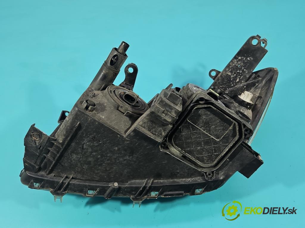 Toyota Rav4 III 2005-2012 2.2 D4D 136 HP manual 100 kW 2231 cm3 5- Reflektor: pravý  (Svetlo predné pravé)