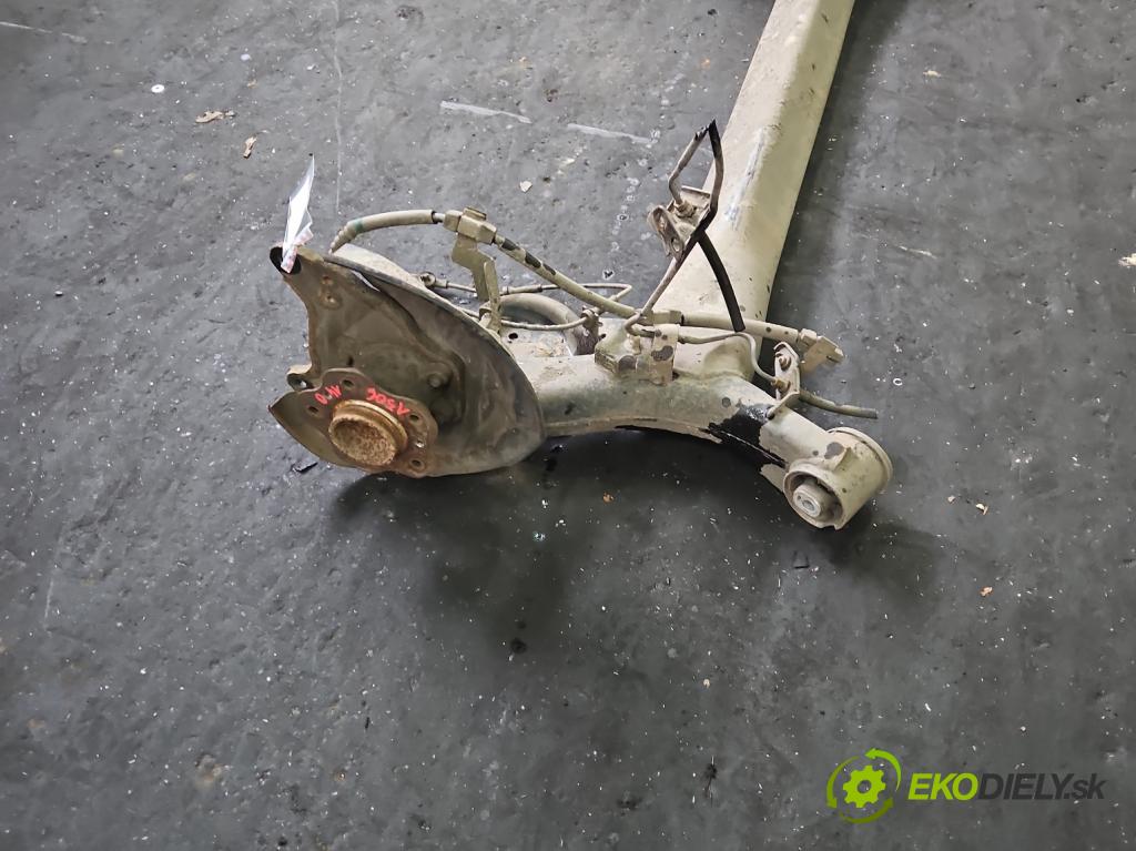 Nissan Qashqai II J11 2013-2021 1.6 dci 131 hp manual 96 kW 1598 cm3 5- zadní výztuha  (Zadní výztuha)