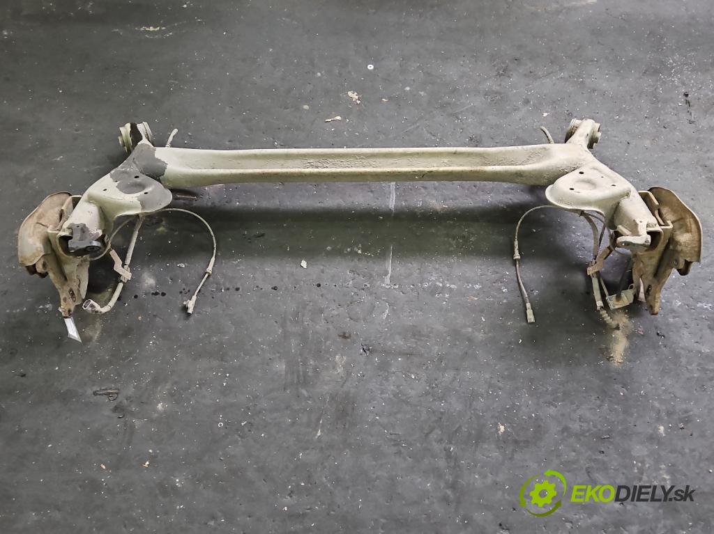 Nissan Qashqai II J11 2013-2021 1.6 dci 131 hp manual 96 kW 1598 cm3 5- zadní výztuha  (Zadní výztuha)