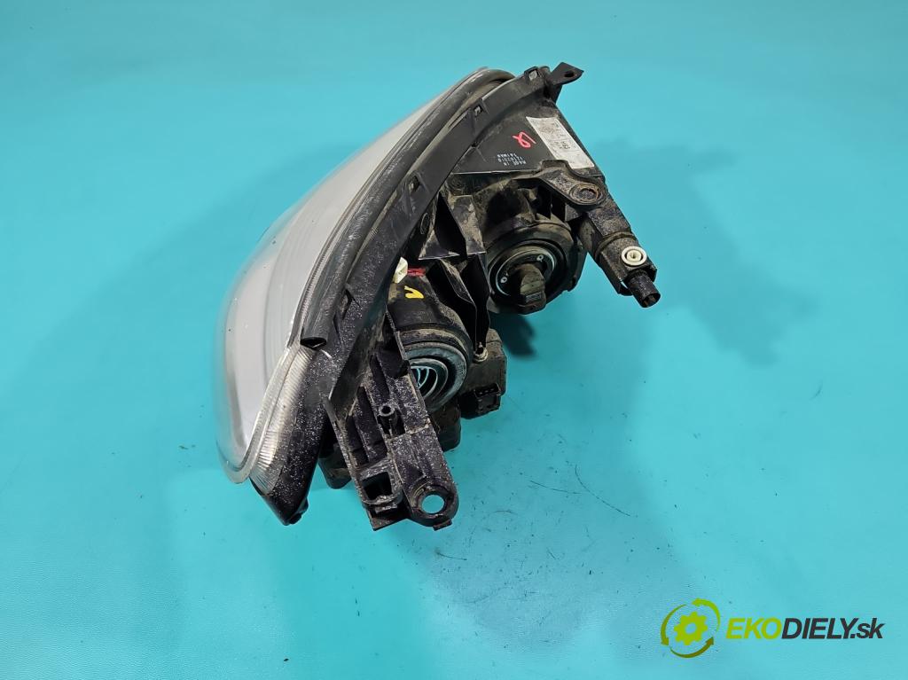 Toyota Rav4 III 2005-2012 2.2 D4D 136 HP manual 100 kW 2231 cm3 5- Reflektor: ľavý  (Kľučka dverí ostatné)