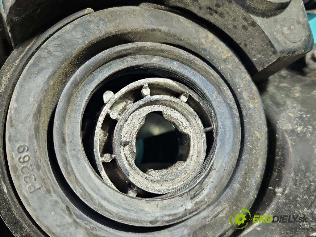 Toyota Rav4 III 2005-2012 2.2 D4D 136 HP manual 100 kW 2231 cm3 5- Reflektor: ľavý  (Kľučka dverí ostatné)