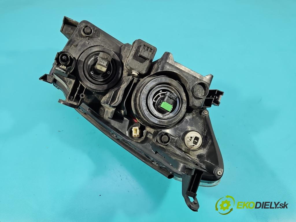 Toyota Rav4 III 2005-2012 2.2 D4D 136 HP manual 100 kW 2231 cm3 5- Reflektor: ľavý  (Kľučka dverí ostatné)