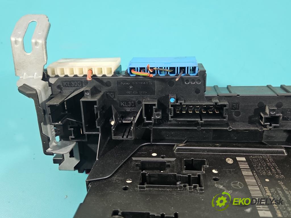 Mercedes E W212 2009-2016 2,2.0 CDI 136hp automatic 100 kW 2143 cm3 5- skříňka pojistková 2129000204 (Pojistková skříňka)