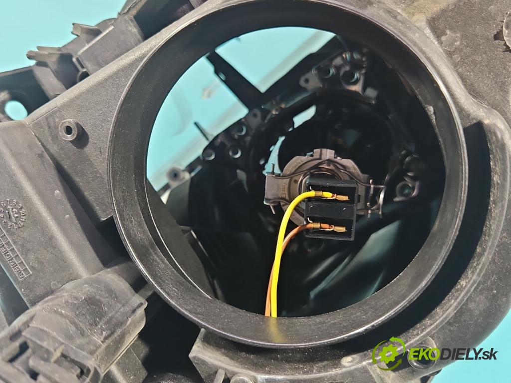 Lancia Delta III 2008-2014 1.4 T 120 HP manual 88 kW 1368 cm3 5- Reflektor: pravý 00518763440 (Svetlo predné pravé)