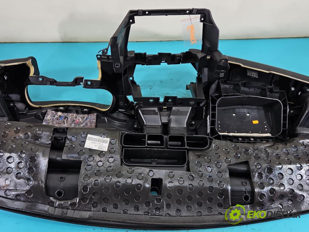 Lancia Delta III 2008-2014 1.4 T 120 hp manual 88 kW 1368 cm3 5- kokpit,přistrojova deska