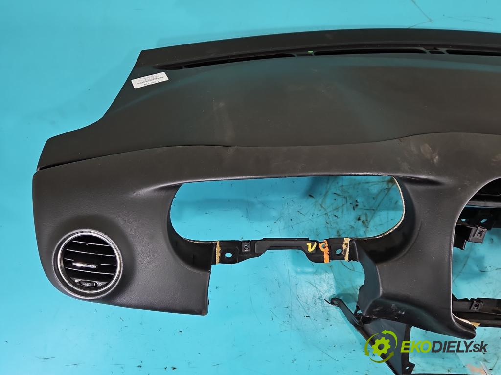 Lancia Delta III 2008-2014 1.4 T 120 hp manual 88 kW 1368 cm3 5- kokpit,přistrojova deska