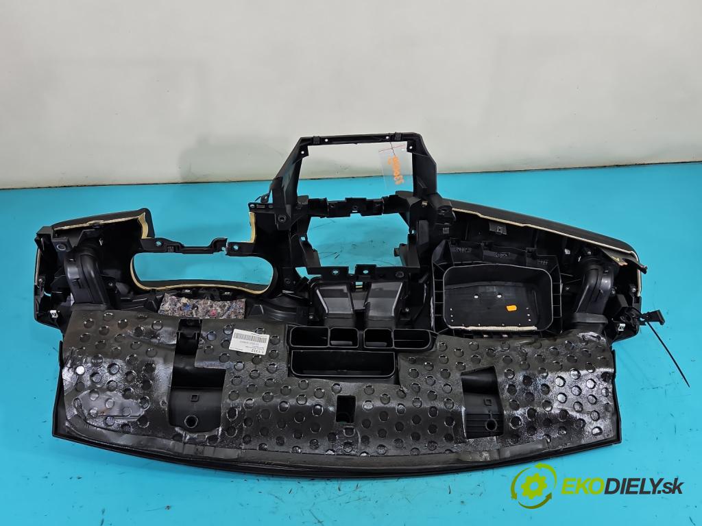 Lancia Delta III 2008-2014 1.4 T 120 hp manual 88 kW 1368 cm3 5- kokpit,přistrojova deska