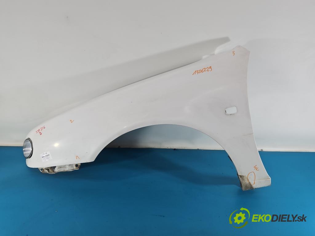 Toyota Corolla E11 1997-2002 1,4.0 16V 86 hp manual 63 kW 1332 cm3 3- blatnik přední levý  (Levý přední blatník)