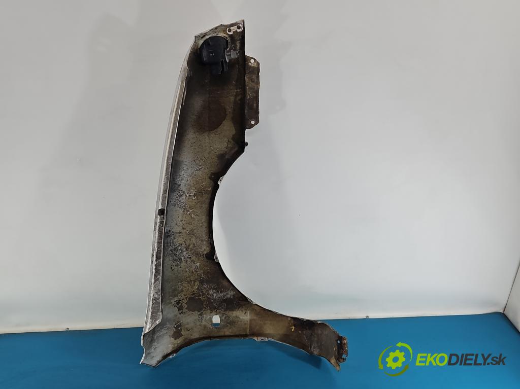 Toyota Corolla E11 1997-2002 1,4.0 16V 86 hp manual 63 kW 1332 cm3 3- blatnik přední levý  (Levý přední blatník)