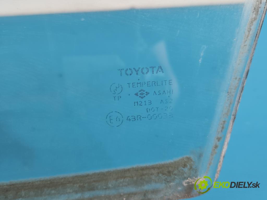 Toyota Corolla E11 1997-2002 1.4 16V 86 HP manual 63 kW 1332 cm3 3- sklo dvere predné pravé