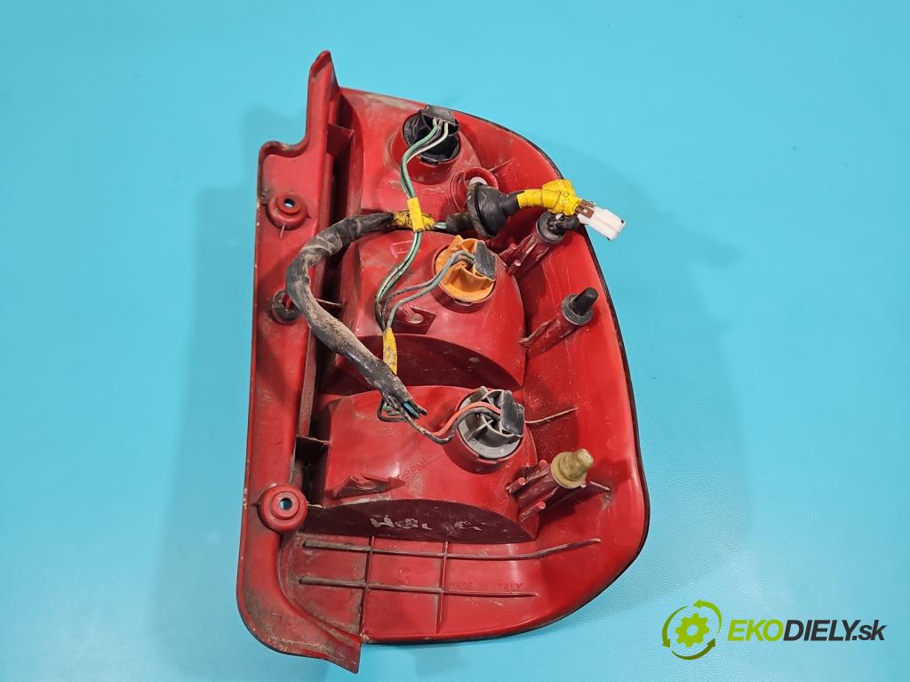 Mitsubishi Space star 1.8 GDI 122 hp manual 90 kW 1834 cm3 5- světlo zadní levé  (Klika dveří ostatní)