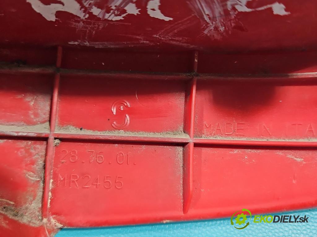 Mitsubishi Space star 1.8 GDI 122 hp manual 90 kW 1834 cm3 5- světlo zadní levé  (Klika dveří ostatní)