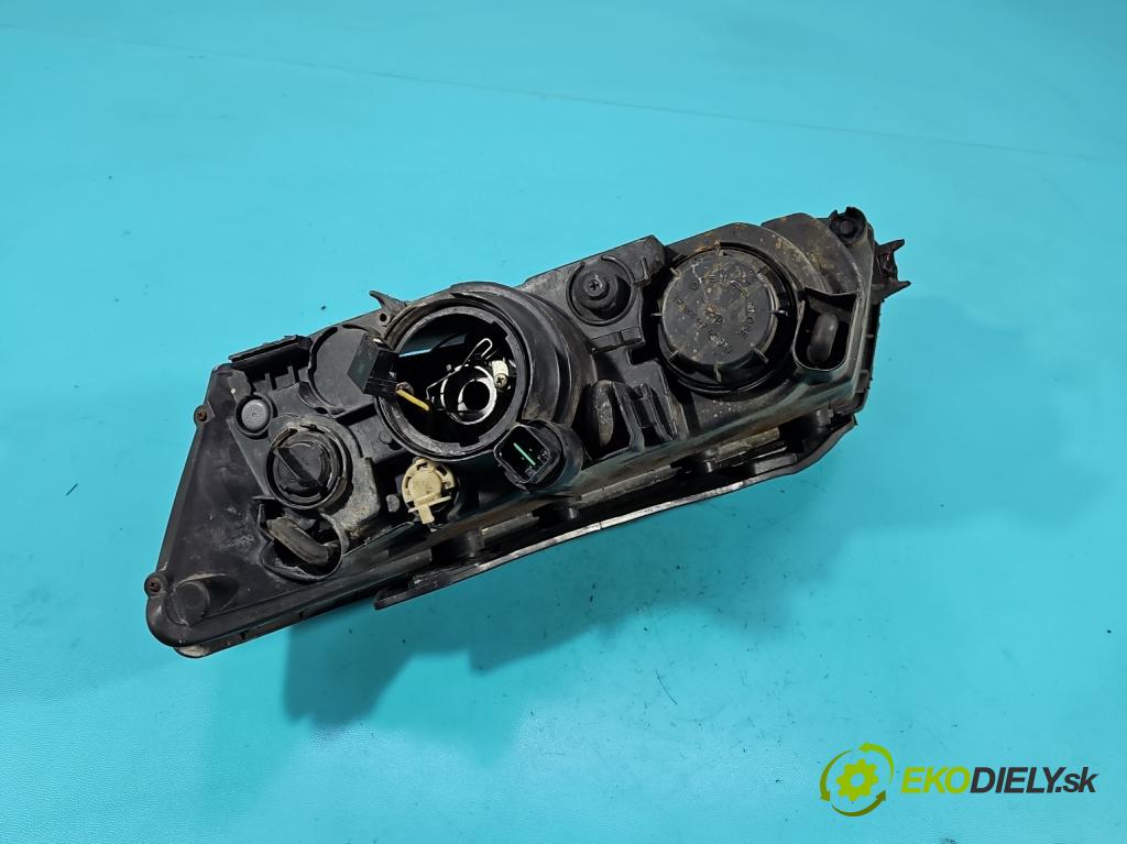 Hyundai Sonata V 2004-2009 2.4 16V 162 HP manual 119 kW 2359 cm3 4- Reflektor: pravý  (Svetlo predné pravé)