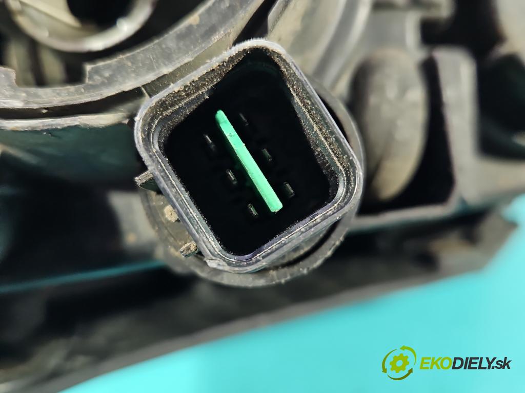 Hyundai Sonata V 2004-2009 2.4 16V 162 HP manual 119 kW 2359 cm3 4- Reflektor: pravý  (Svetlo predné pravé)