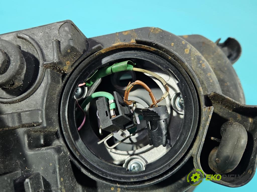 Hyundai Sonata V 2004-2009 2.4 16V 162 HP manual 119 kW 2359 cm3 4- Reflektor: pravý  (Svetlo predné pravé)