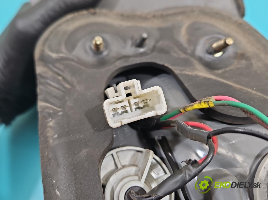 Hyundai Sonata V 2004-2009 2.4 16V 162 hp manual 119 kW 2359 cm3 4- světlo zadní levé 92401-3K0 (Klika dveří ostatní)