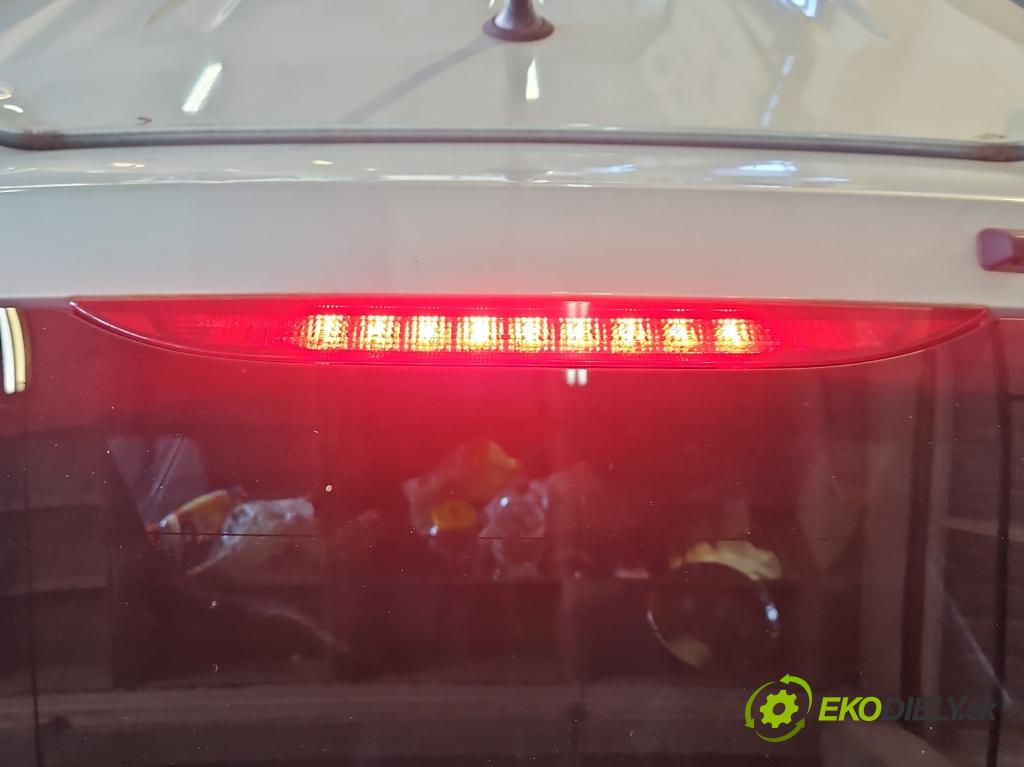 Mazda 5  2005-2010 2.0 16V 145 HP manual 107 kW 1999 cm3 5- světlo: stop: P4433