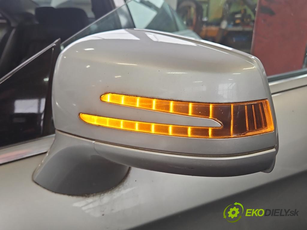 Mercedes CLS II C218 2010-2018 3.0 cdi 265KM automatic 195 kW 2987 cm3 4- zpětné zrcátko levé  (Klika dveří ostatní)