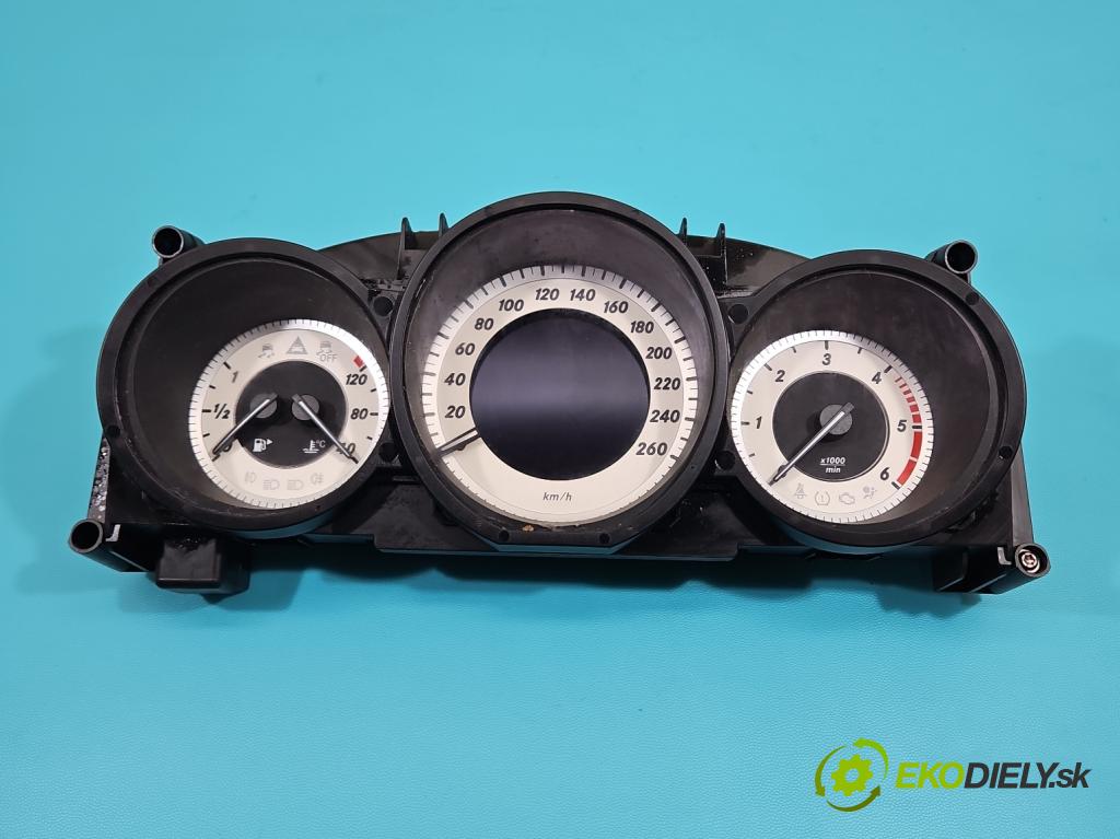 Mercedes CLS II C218 2010-2018 3.0 cdi (642853) 265KM automatic 195 kW 2987 cm3 4- prístrojovka/ budíky A21890066 (Prístrojová doska)