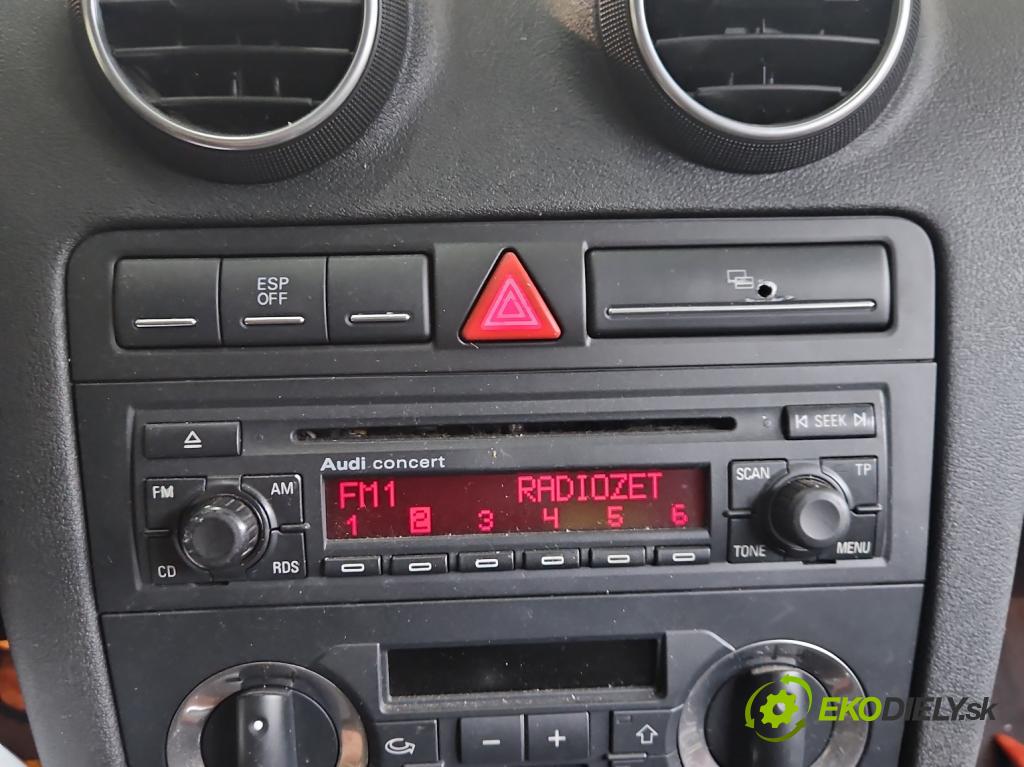 Audi A3 8P 2003-2012 1.6 FSI 116 HP manual 85 kW 1598 cm3 3- Radio originál 