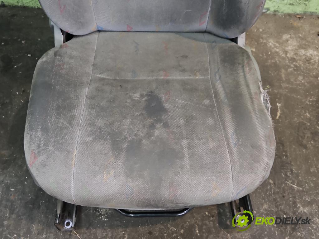 Vw Crafter 2006-2016 2.5 tdi 109 HP manual 80 kW 2461 cm3 4- Sedačka ľavý  (Sedadlo)